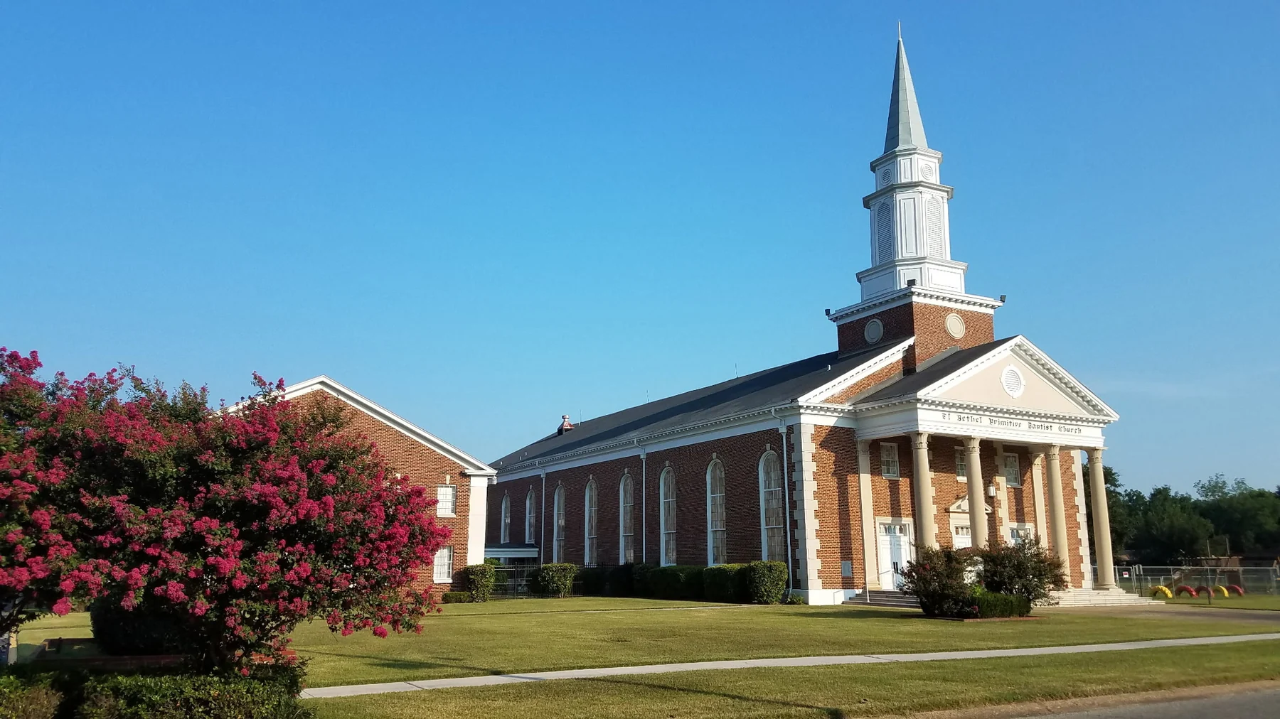 El Bethel church building and grounds, with flowering crepe myrtle in the foreground